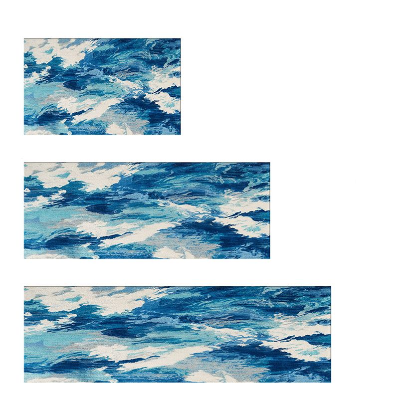 555879821
